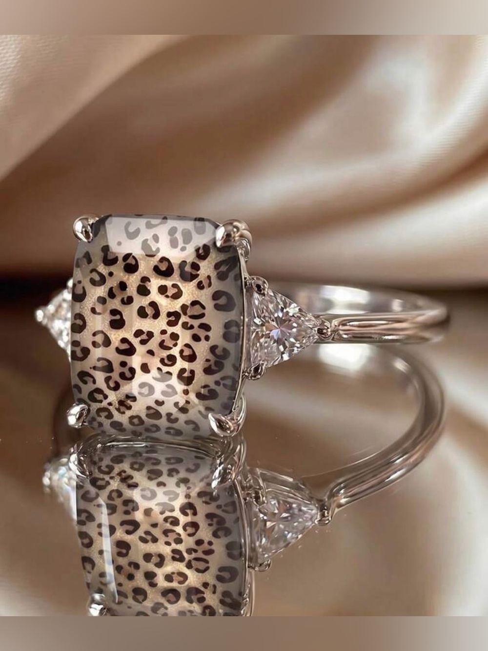 Leopard Print Rectangular Cabochon Statement Ring - Silver Color - Picture 3 of 3